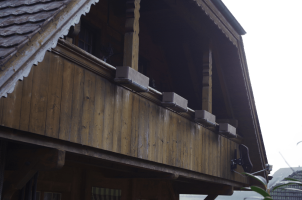 jgp-holzfassade-lasur-entfernen-vorher-5d394da04e4ff_original